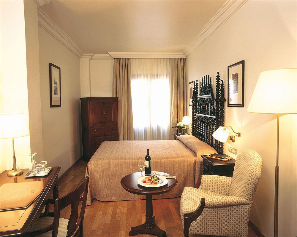 甘博阿宫殿塞尔科特酒店 格拉纳达 客房 照片